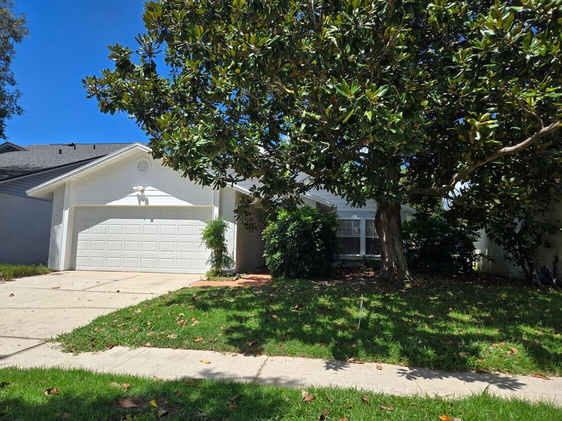 Foto principal - Charming 3-Bedroom, 2-Bath Home in the Hea...