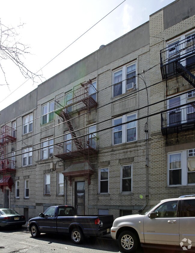 Building Photo - 553 67th St