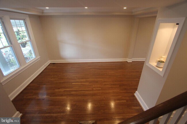 Building Photo - 5007 7th Pl NW