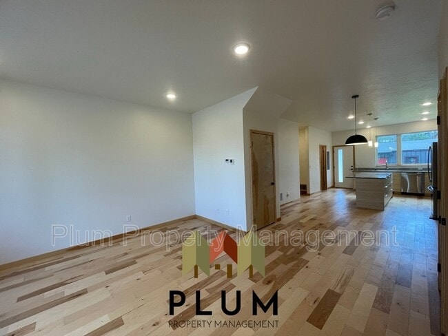 Foto del edificio - 1855 S 3rd St W