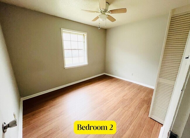 Foto del edificio - 5057 Gull Rd