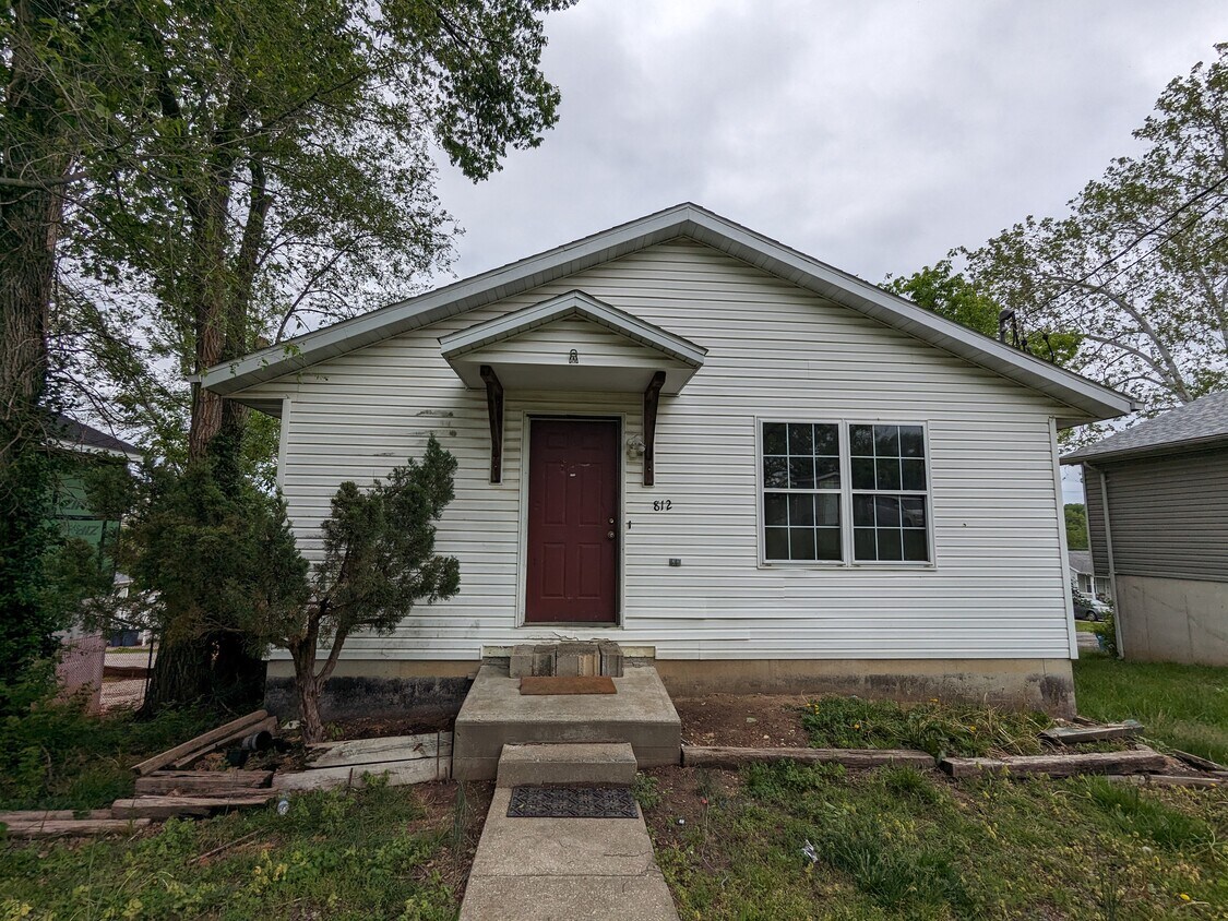 Primary Photo - 812 Montana St
