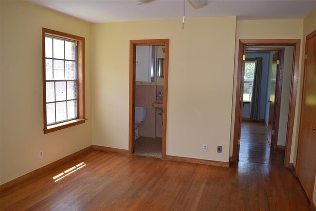 Foto del edificio - 7015 Carvel Ln
