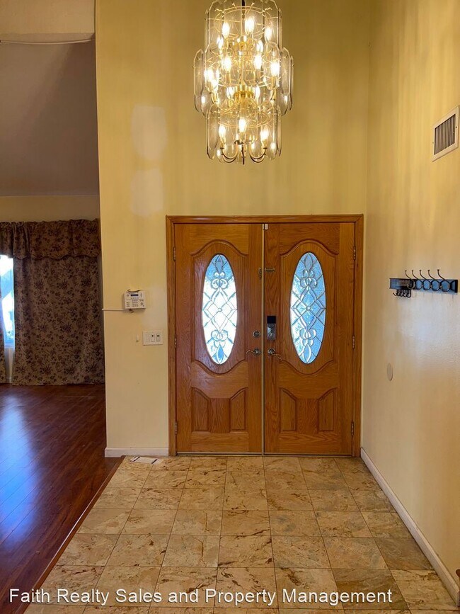 Building Photo - 4 br, 3 bath House - 913 W. Alfred Pl