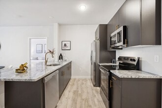 Interior Photo - 227 North Walnut