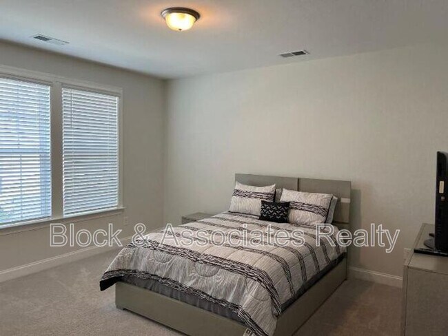 Photo - 937 Haybeck Ln Townhome