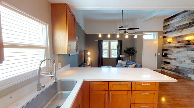 Building Photo - Room in 4 Bedroom Home at 1690 10th St