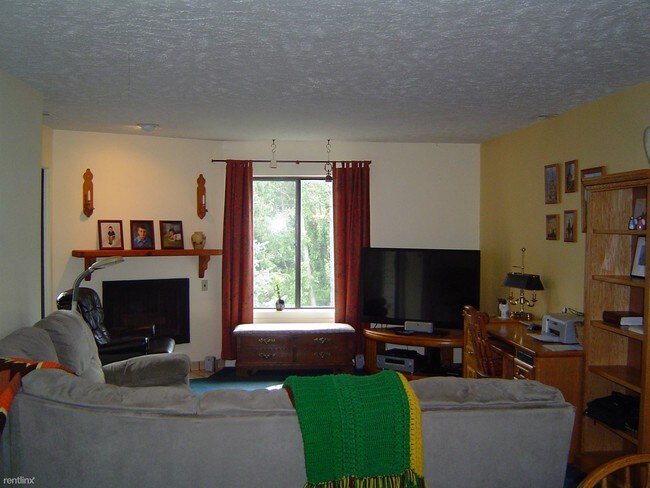 Building Photo - 1457 E Pond Dr