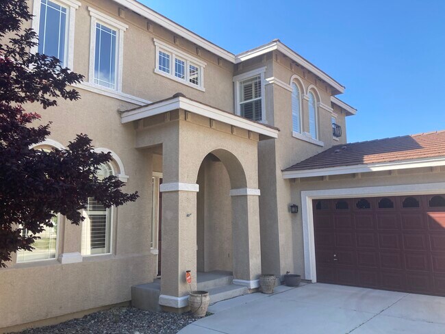 Building Photo - 6015 Axis Dr