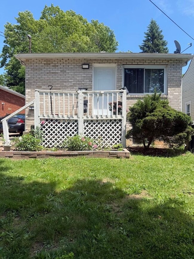 Foto del edificio - Bender Ave Duplex