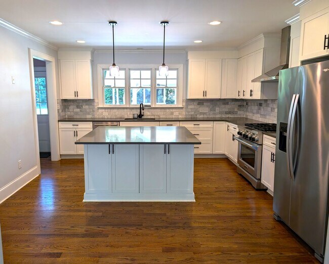 Building Photo - Plaza Midwood, Luxury 4 Bedroom/4 Bathroom Home!