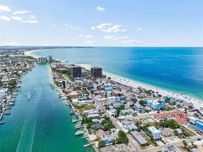 Building Photo - 8125 Bayshore Dr
