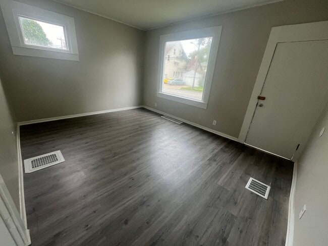 Building Photo - 3511 Memphis-Lower