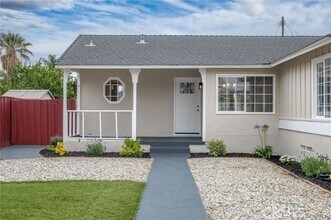 Building Photo - 20756 Saticoy St
