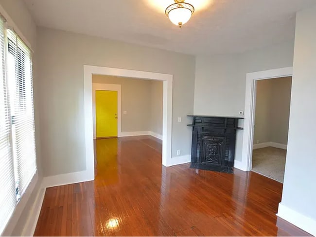 Foto del edificio - 4049 Byram Ave