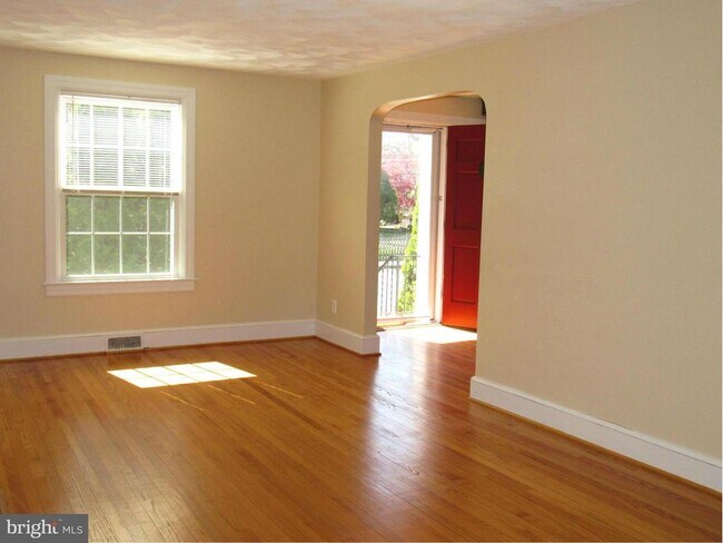 Building Photo - 429 N Jackson St