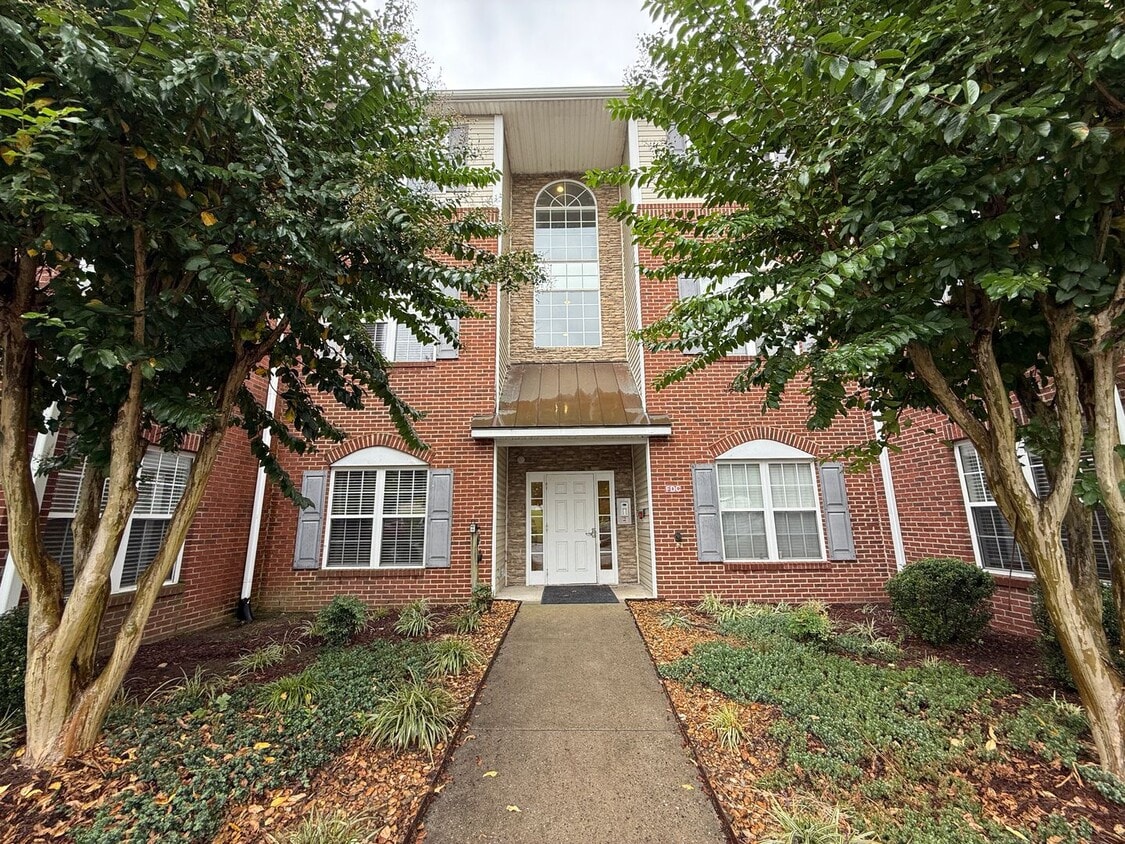 Primary Photo - 6941 Hanesbrook Cir