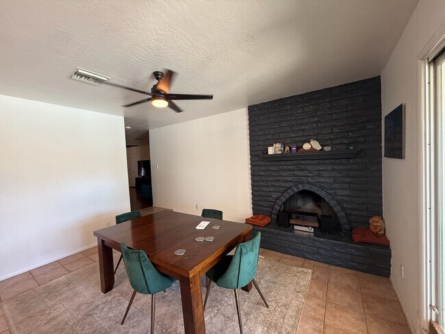 Building Photo - 2361 E Riviera Dr