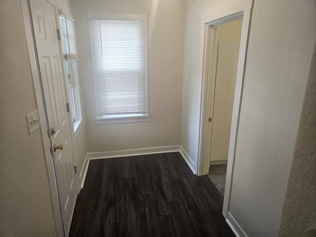 Building Photo - Unit 2