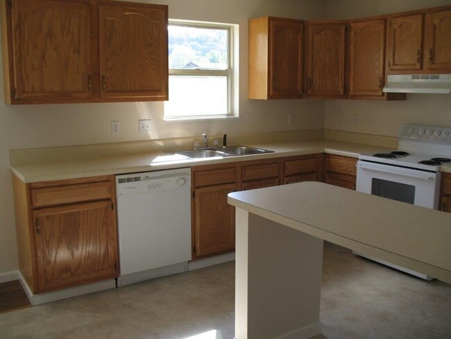 Building Photo - 1700 Big Tree Dr