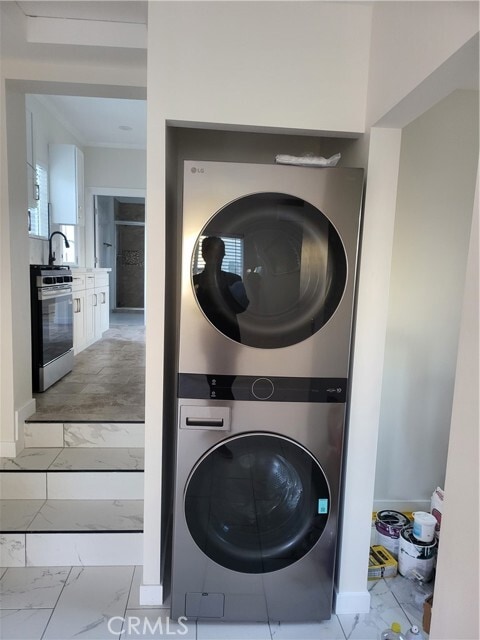 Building Photo - 5942 W 74th St