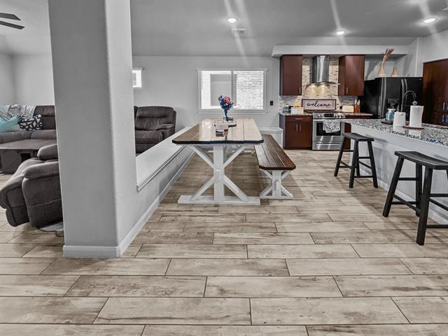 Foto del edificio - 1120 Kingbird Ln
