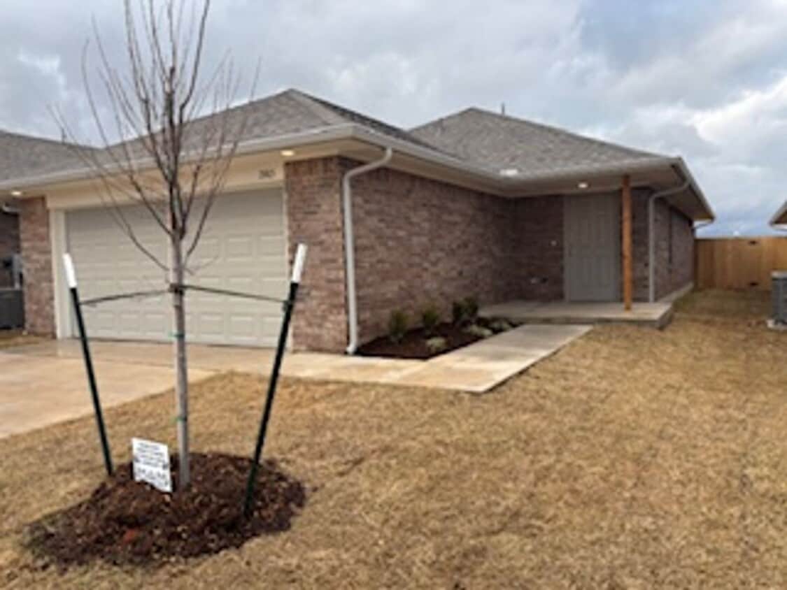 FIRST MONTH FREE - Beautiful New Home! - FIRST MONTH FREE - Beautiful New Home!