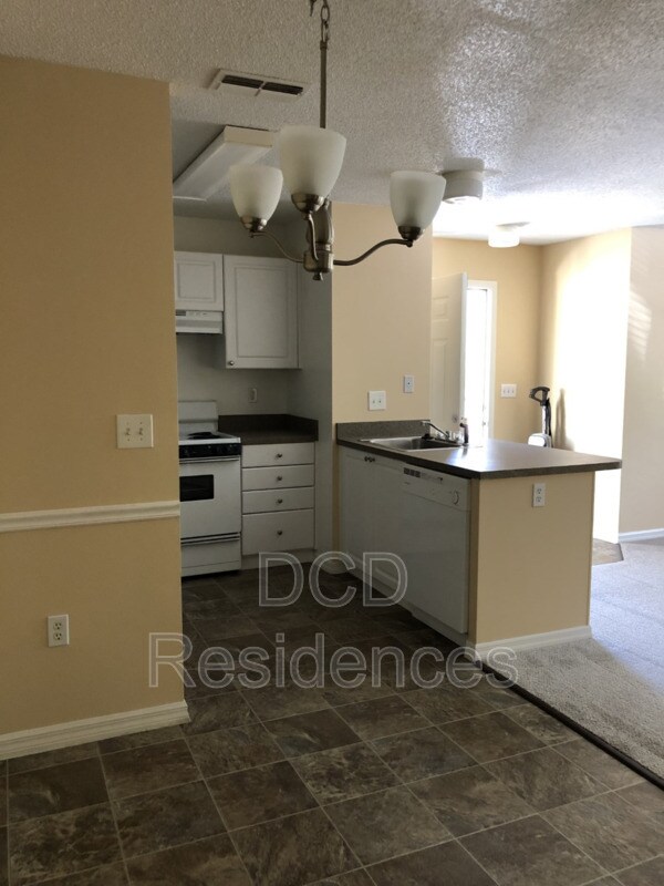 Foto del edificio - Senior 55+ Property   1144 Four Seasons Ci...