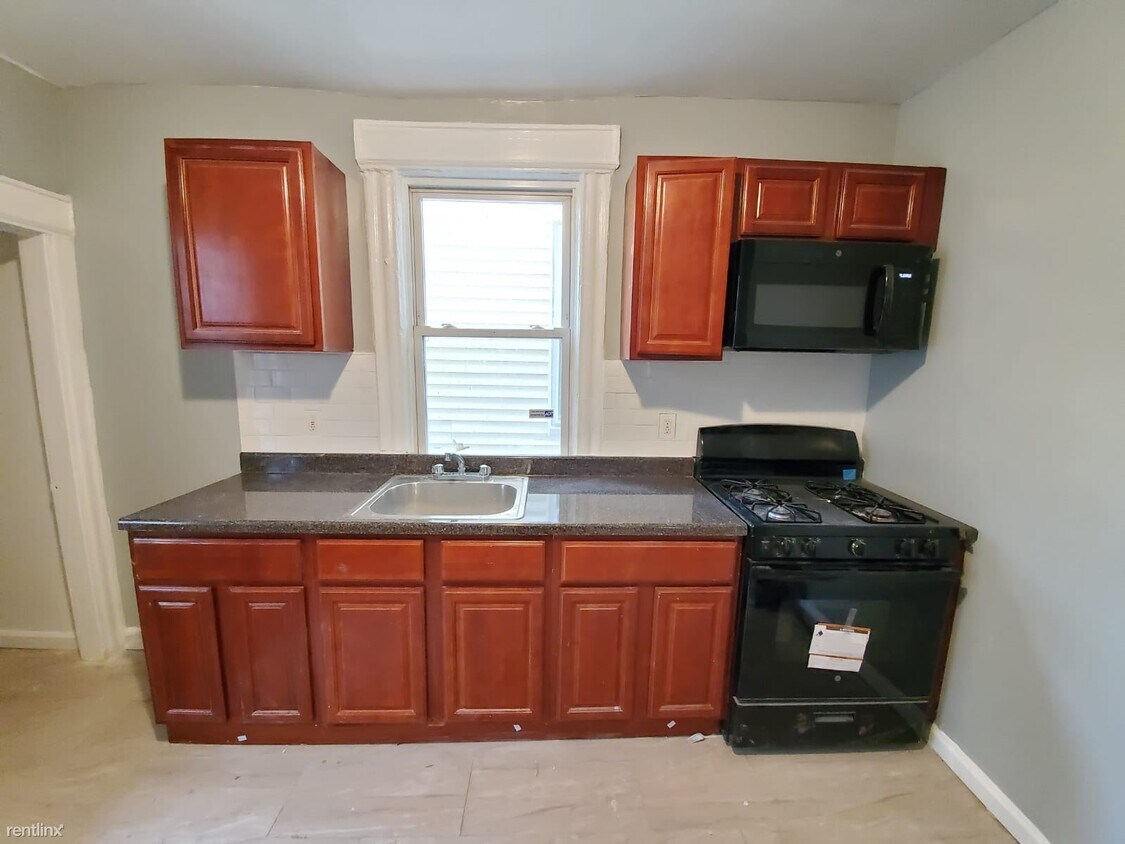 3 br, 1 bath - 467 S 14th St - 3 br, 1 bath  - 467 S 14th St