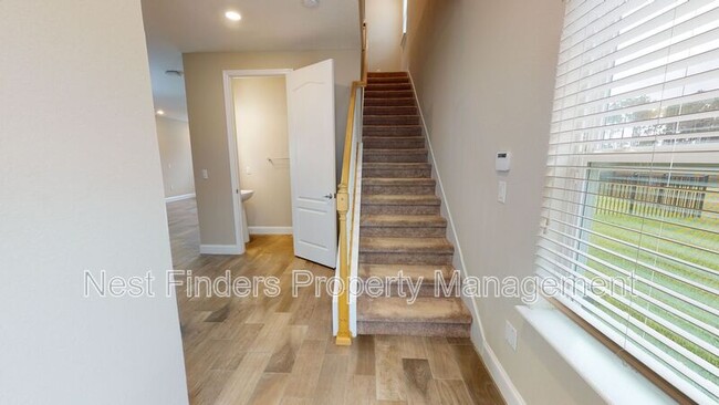 Building Photo - 201 Silver Creek Pl