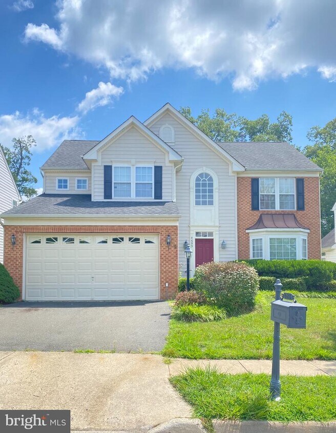 Foto principal - 4655 Montega Dr