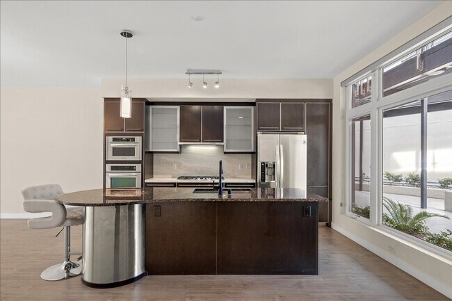 Foto del edificio - Serene Resort Community, 2 bd, 2 bth, 2 Story Gym, Rooftop Deck, 4 Pools