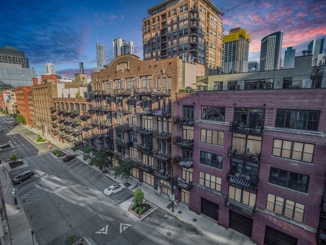 Primary Photo - 375 W Erie St