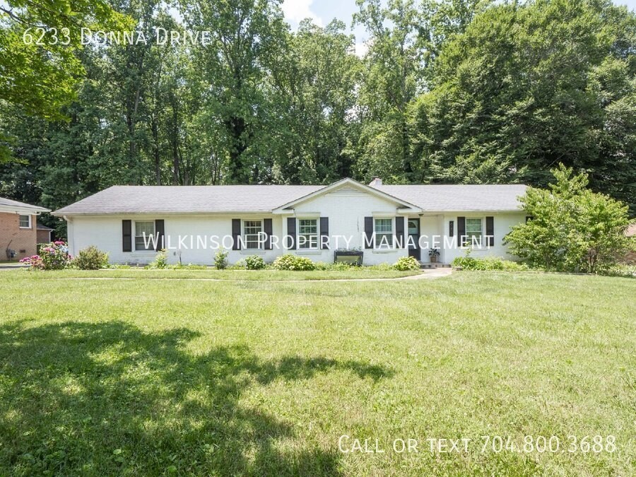 Primary Photo - Updated 3br/2bth Brick Ranch 1/2 Acre Fenc...