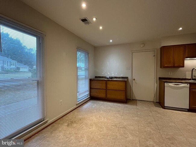 Building Photo - 12701 Pinecrest Rd