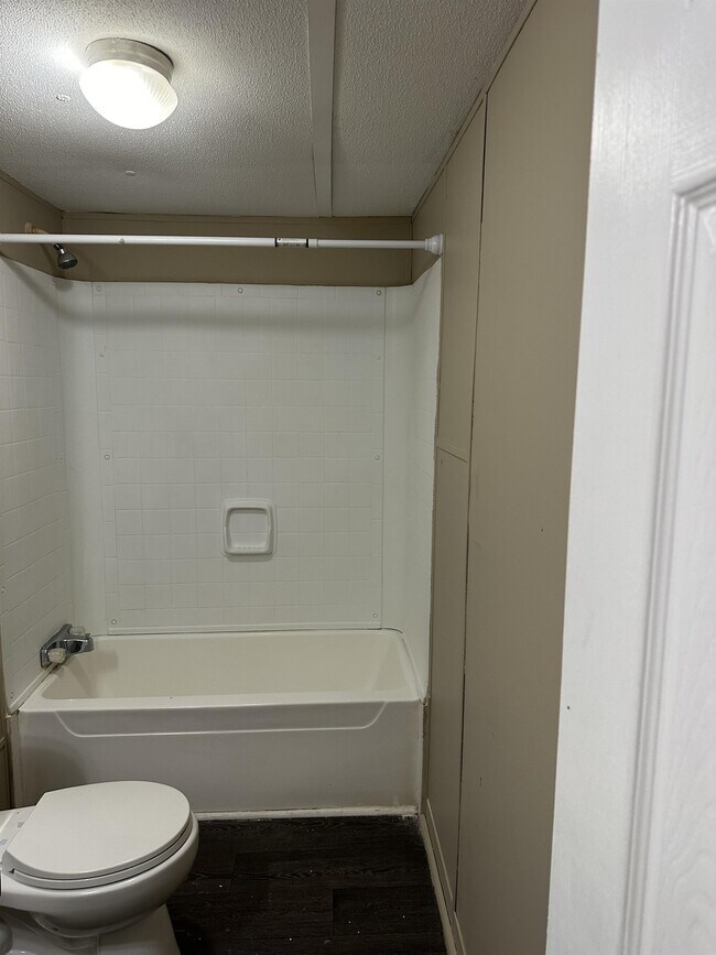 Foto del edificio - 6326 Crestwood Ave