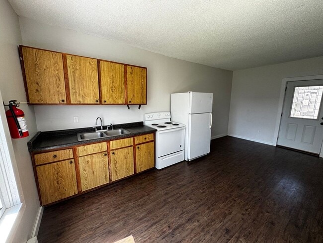 Building Photo - 5 S 63rd Ave W