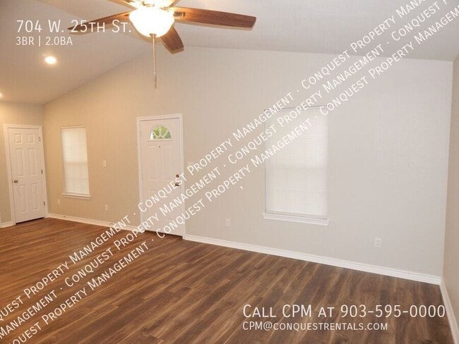 Foto del edificio - 704 W 25th St