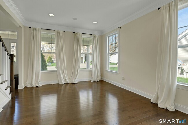 Foto del edificio - 310 Nutmeg Ln