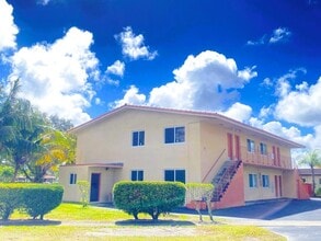 Building Photo - 115 Bentley Dr