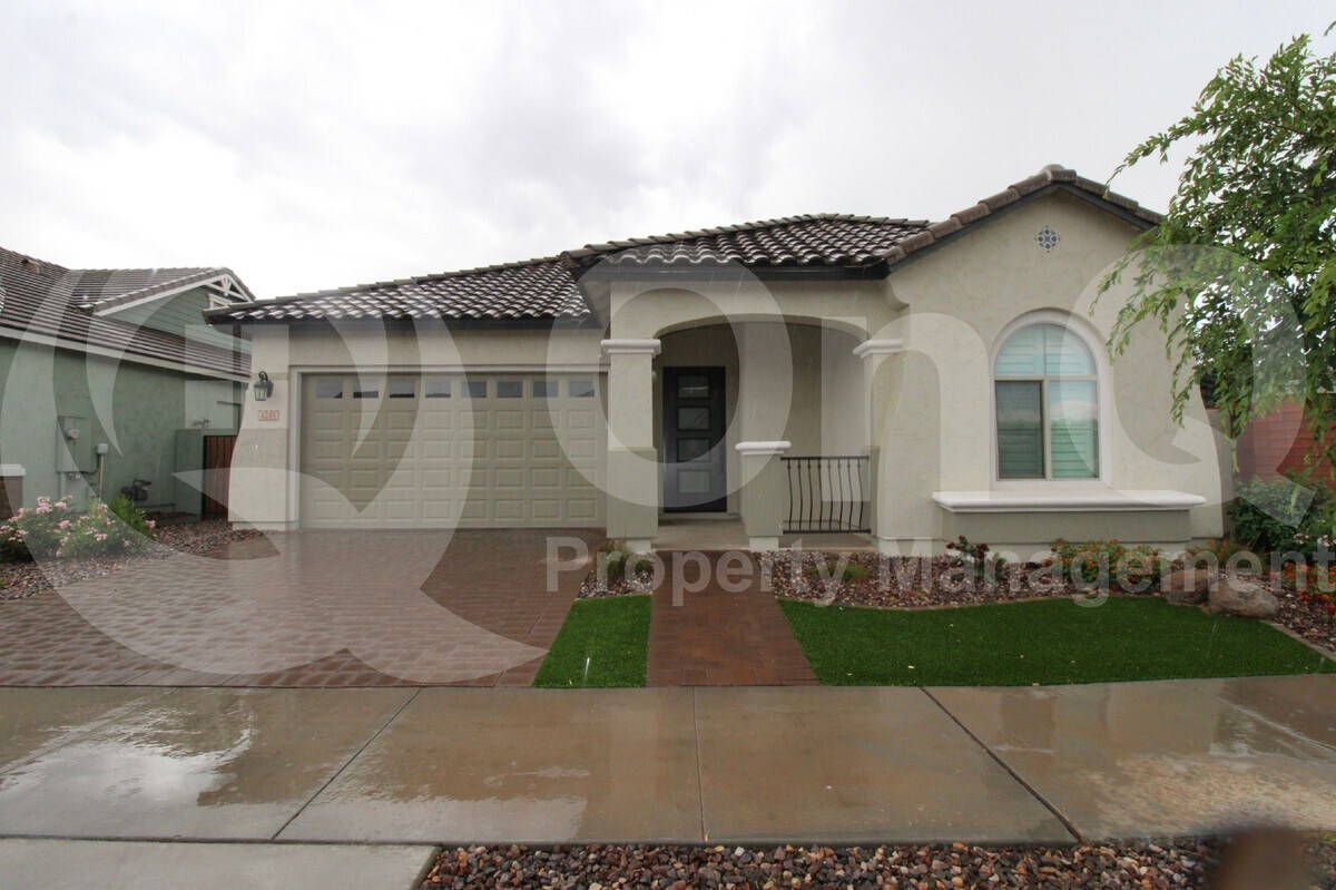 Foto principal - 4245 E Bernice St
