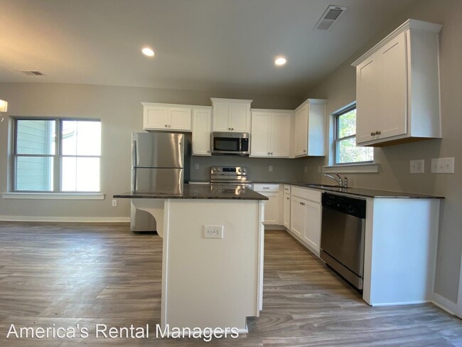 Foto del edificio - 4 br, 3 bath House - 7943 St. James Drive