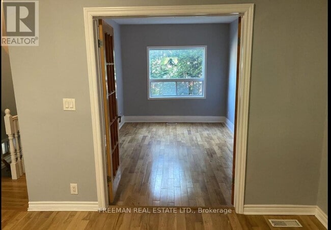 Building Photo - 985 Dupont St