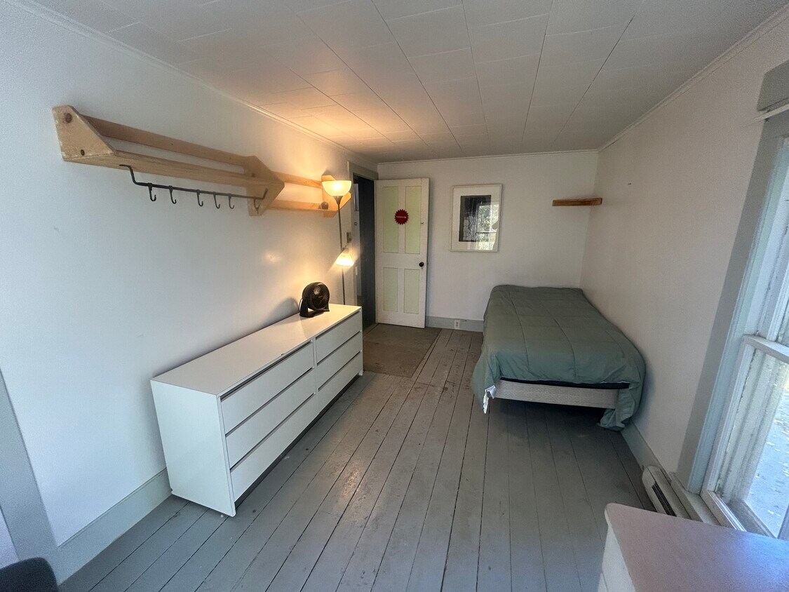 Foto principal - 19 Cary Rd