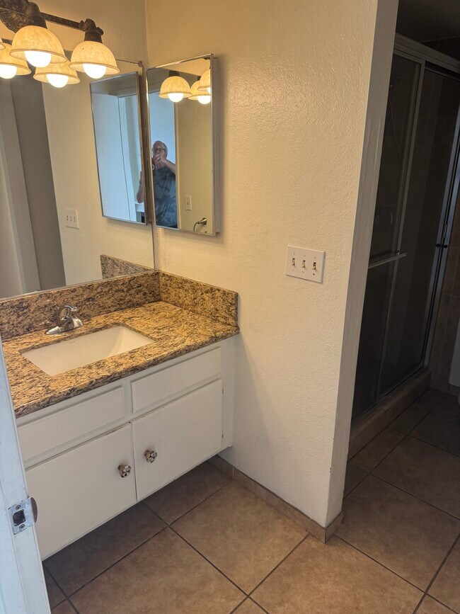 Foto del edificio - 4686 Pinecrest Cir