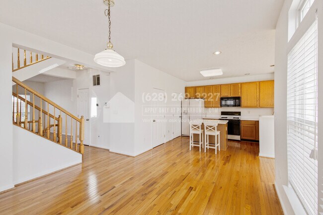Building Photo - 209 Nob Hill Way