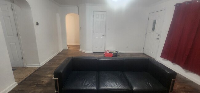 Foto del edificio - 406 NE 74th St