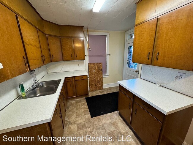 Building Photo - 5 br, 2 bath House - 16095 Round Hill Chur...