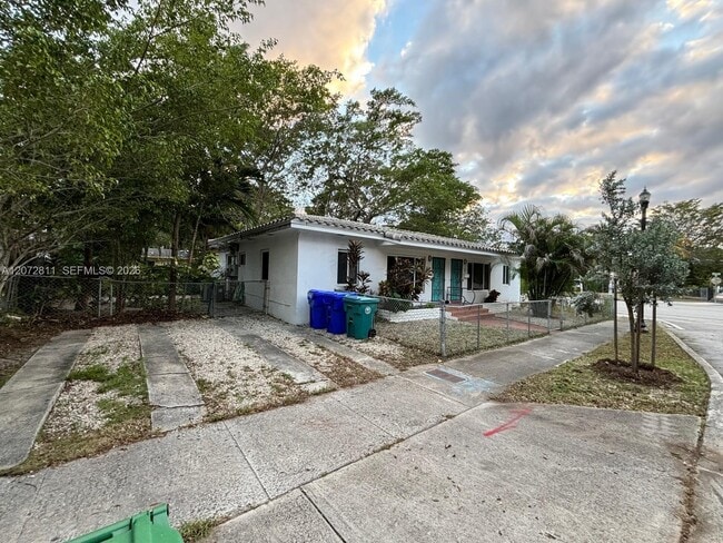 Building Photo - 2 NE 45th St