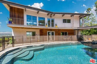Building Photo - 3601 Berry Dr